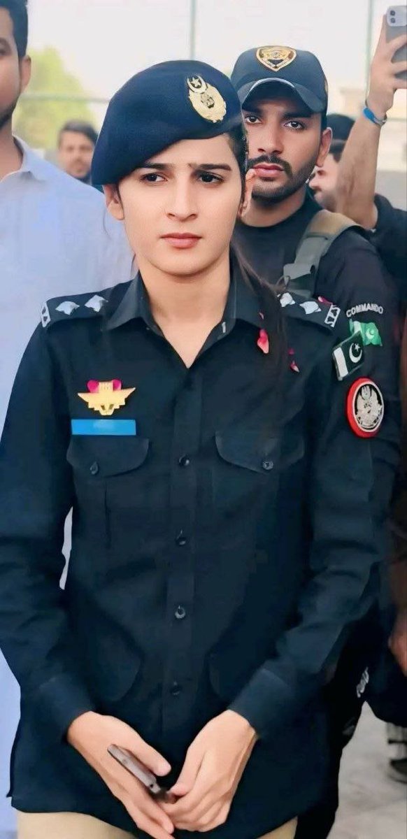 InsidePakWatch's tweet photo. Shikarpur🇵🇰

DSP City injured in an encounter with armed men, Paras Bakhrani and her husband DSP Garhi Yasin Zahoor Soomro are undergoing surgery at Ziauddin Private Hospital in Sukkur. https://t.co/1DNhTknnmx