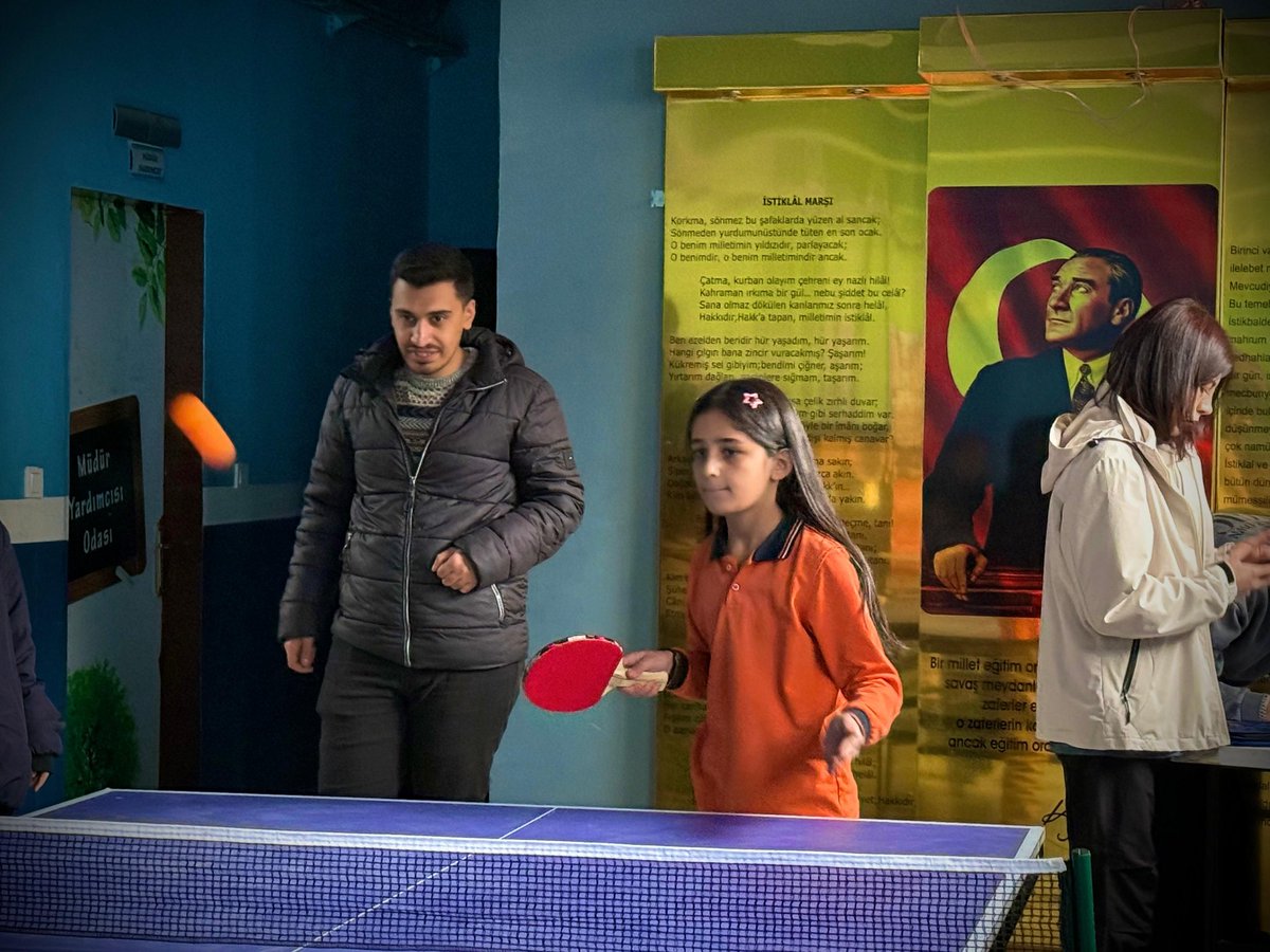 Cukurca_GM's tweet photo. Çığlı Köyü Şehit Binbaşı Erdoğan Özdemir Ortaokulu öğrencileriyle masa tenisi seçmeleri gerçekleştirdik 🏓✨
Gençlik Merkezi olarak sporda yeteneği keşfetmeye ve gençlerimizi desteklemeye devam ediyoruz 💫💙 https://t.co/9ndgXGcss1