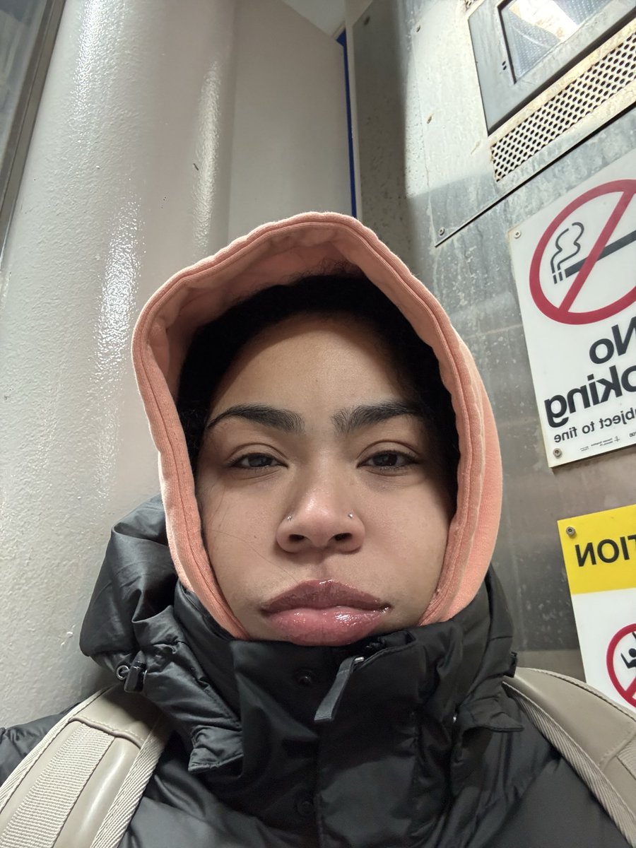 lenasvida's tweet image. thinking about the #shorts and #tanks i’ll be wearing in a few days instead of the #jackets and #sweats im wearing now and i feel #better