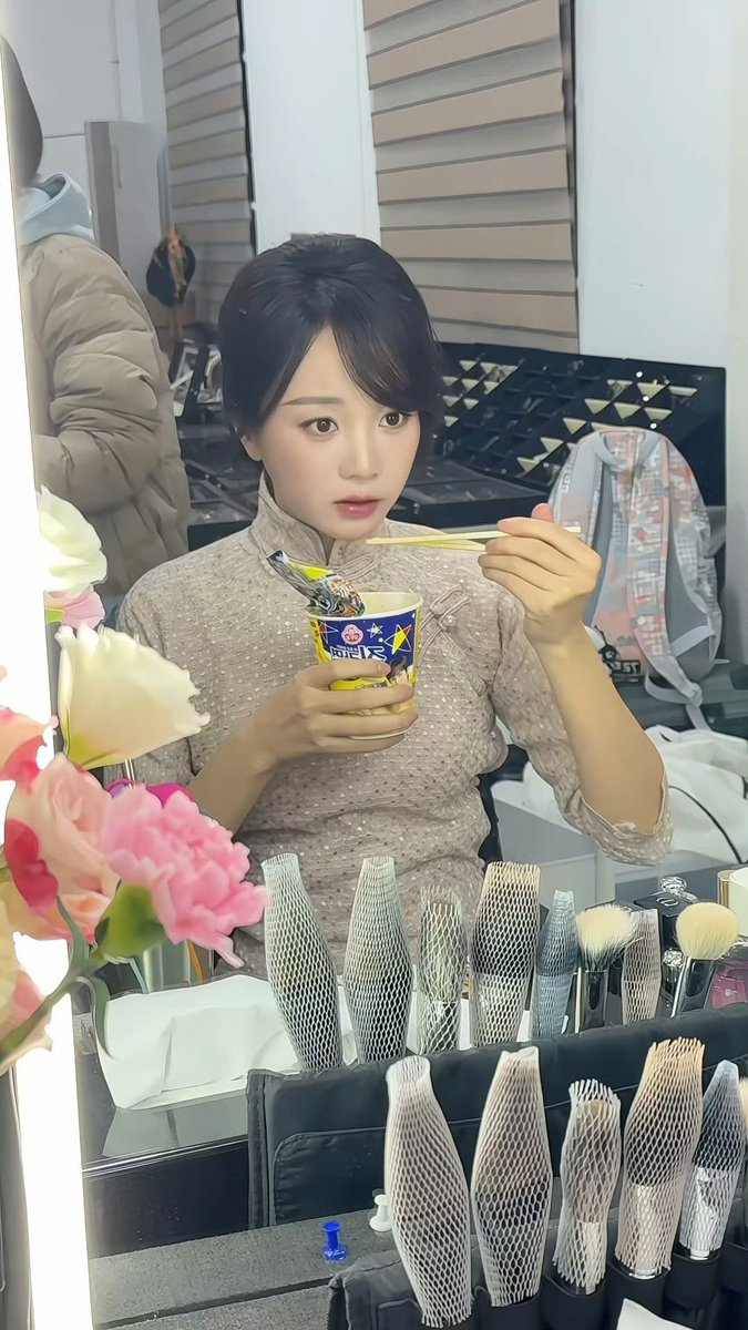 woshihazel's tweet image. 251209 호의선 공작실 웨이보 🆙

여러분 쉿 해야해요 저도 몰래 찍은거라🤫

#胡意旋 #호의선 #HuYixuan