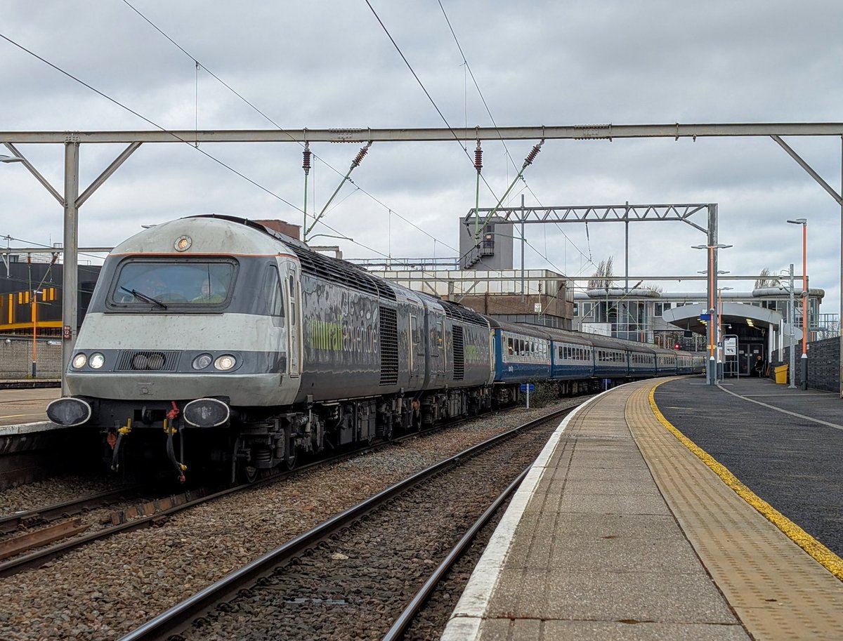 DownOnTheStour's tweet image. Year in Review 2025: Feburary✨

This month brought 197s in service to Birmingham, RA HSTs on a railtour, The first Refurbished XC 170 and the continued moves of Chiltern Grey Mark 5s😉

#yearinreview #class197 #class170 #ChilternMark5 #class43 #HST