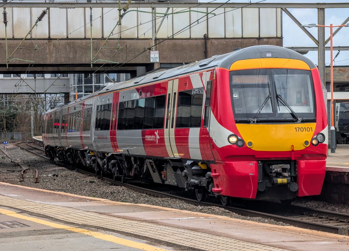 DownOnTheStour's tweet image. Year in Review 2025: Feburary✨

This month brought 197s in service to Birmingham, RA HSTs on a railtour, The first Refurbished XC 170 and the continued moves of Chiltern Grey Mark 5s😉

#yearinreview #class197 #class170 #ChilternMark5 #class43 #HST