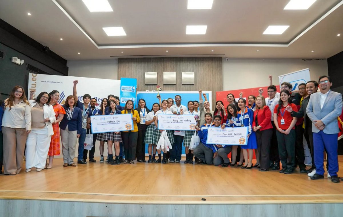 Deportes_Guayas's tweet photo. La Primera edición de Guayas MasterMinds 2025 llegó a su final el 28/11/2025.

Sesenta instituciones participaron en esta edición que premió la excelencia académica con becas universitarias completas y parciales.
#GuayasMasterMinds #LasObrasHablanPorNosotros https://t.co/PXvwiv6N7e