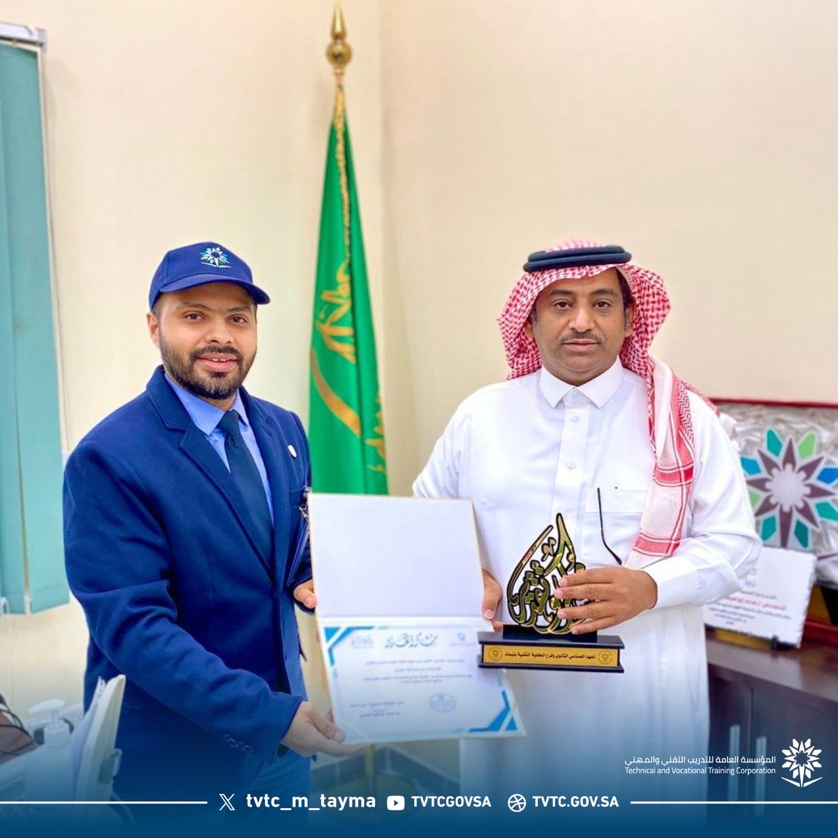 tvtc_g_tayma's tweet photo. #تكريم 📜
كما جرى تكريم الأستاذ / بدر الجبل والأستاذ / محمد الجبل ، والأستاذ / محمد العنزي لمجهوداتهم في التعريف بالبرامج والتخصصات التدريبية بالمنشأة.
# التدريب_التقني https://t.co/ftsRyB84KE