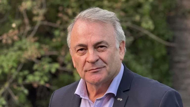 📊 Proyección <a href="/pepe_auth/">Pepe Auth</a> | 09 Dic

🗳️ Pepe Auth mantiene pronóstico e indica que Kast será el Presidente más votado en la historia de Chile 🇨🇱

🟦 Kast:   58,5 ✅ (6,9mm de votos)
🟥 Jara:     41,5         (4,9mm de votos)