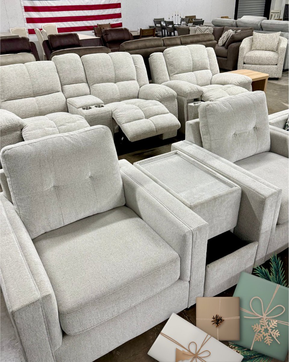 BoxDropEasley's tweet image. DON’T WAIT… CHRISTMAS COMFORT WON’T!🚨🎄

The guests are coming. The movies are queued. The naps are calling. 😴🍿Now’s the time to grab your sofas, sectionals, recliners &amp;amp; mattresses before they disappear!

🎄 ZERO DOWN
🎄 100 DAYS TO PAY
🎄 TAKE IT HOME TODAY