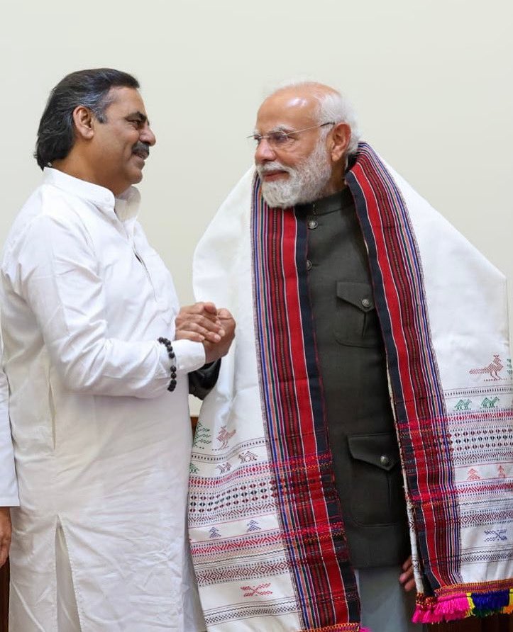 bhammarjayraj1's tweet photo. આજે દિલ્હી મુકામે માનનીય પ્રધાનમંત્રી શ્રી નરેન્દ્ર મોદી સાહેબ સાથે શુભેચ્છા મુલાકાત.💐🙏🏻
@narendramodi 
#PMModi https://t.co/KQrdouURMs