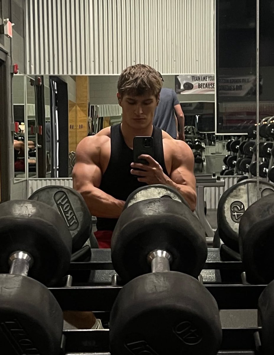 austinGod0's tweet image. you literally can’t resist me