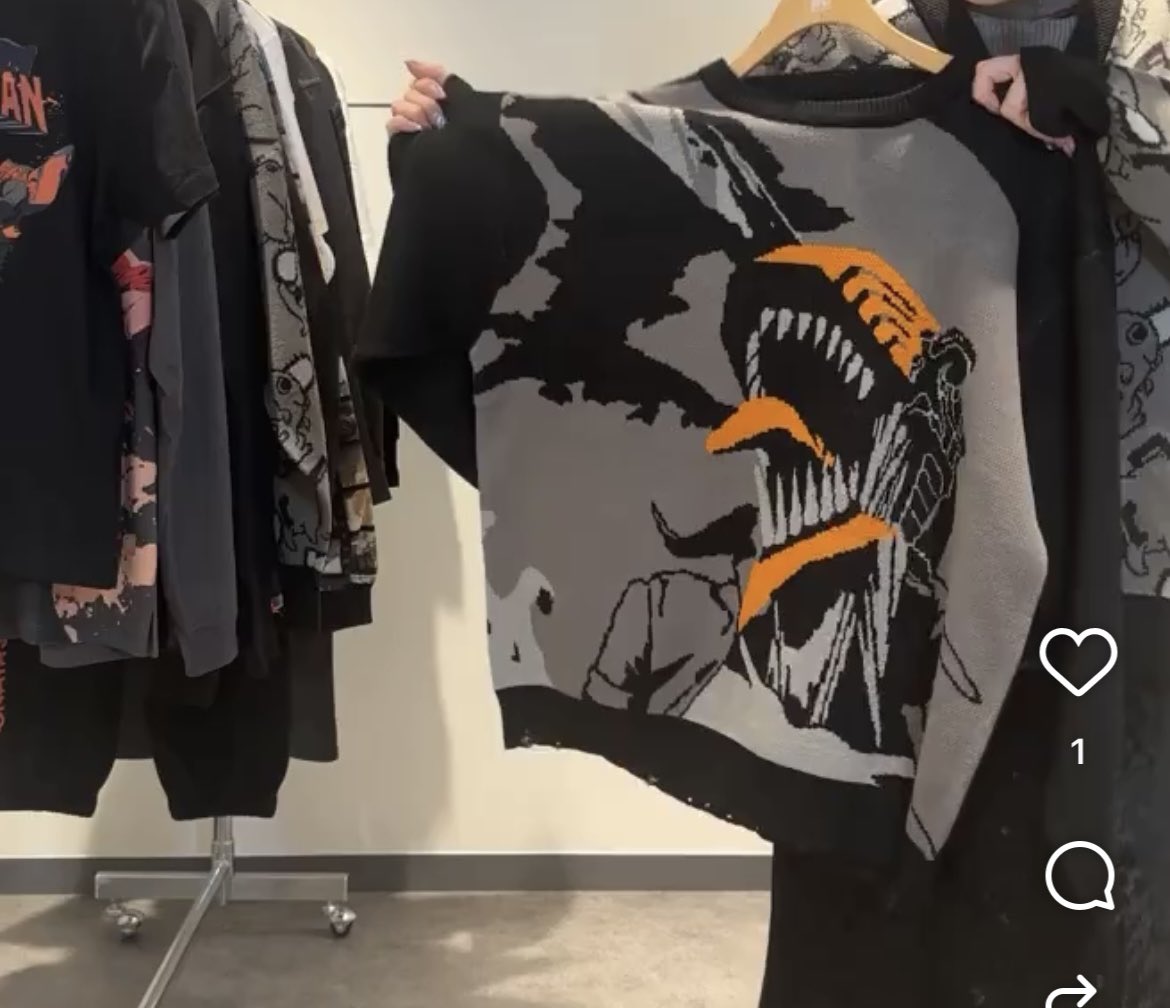 chainsawmanjoho's tweet photo. 明日12月10日0:00

Graniph公式webサイトよりチェンソーマンコラボ商品が発売です！

インスタライブの録画で商品をチェックすることができます！

https://t.co/pddBZAGATr

小物などもあります https://t.co/QlVB3e2KP7