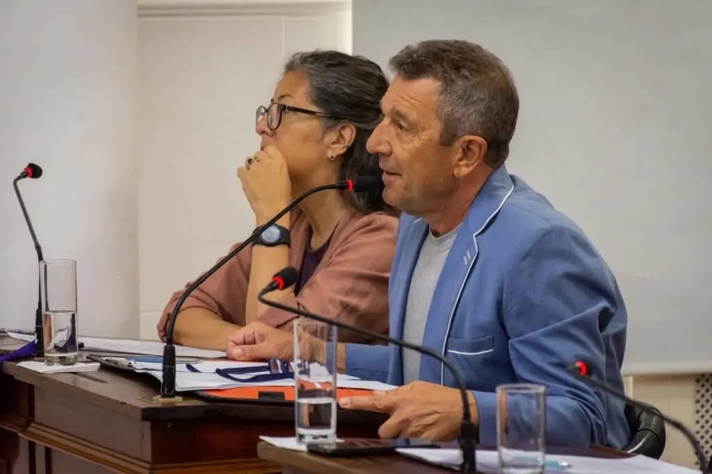 CAMBIOS EN TRANSPORTE Y “ACERCAMIENTO” OFICIALISTA

Esta semana podría aprobarse el pliego de reformas en el sistema de transporte de Río Cuarto. “Queremos que la gente vuelva al colectivo” dijo Guillermo Natali. Mencionó que si GDR lo convoca “estoy dispuesto a ser secretario”