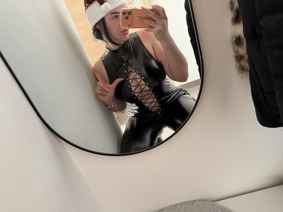 Naughty or nice?🎅🏻🌶️✨

#findom