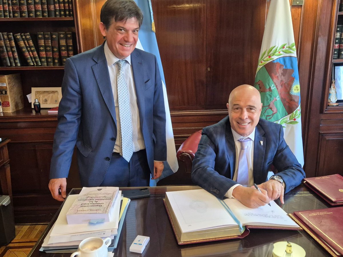 Les presento a Bartolo, el Presidente a cargo de la Nación por la ausencia de Milei y Villarruel