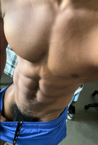 AmericanAlphas1's tweet photo. From now to New Year's I'm counting down my top 25 alphas of 2025...

#23 @Svllater_ 

The hung black alpha with the best abs on earth https://t.co/wtICoI4cEw