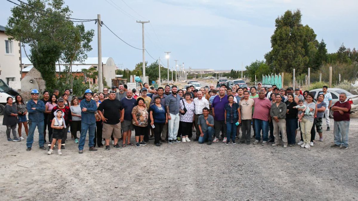 En un día histórico para el Parque Agroforestal, inauguramos las obras de Red de Energía Eléctrica en dicho sector, sumando redes de media y baja tensión, alumbrado público y también con nuevas subestaciones, lo que mejora sustancialmente la calidad de vida de sus vecinos.

Nos