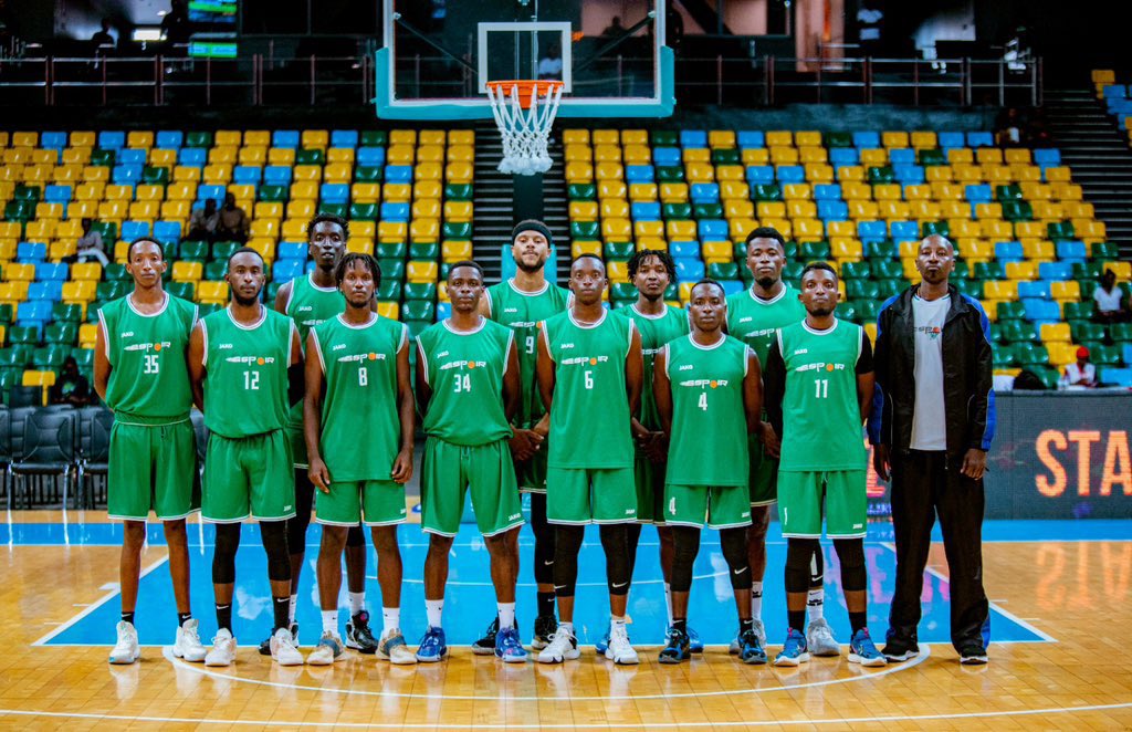 nsengiyumvasid2's tweet photo. Amakipe yacu araducitse pe ikipe nka #EspoirBBC irimanukiye muri D2.

Ubanza Competitions iki gihe iri muri Basket itarusyaho kabisa.

Amazina nka Gisembe,,J,Louis,Arstide,,,

Ntakundi niyigendere… https://t.co/U68PNszgGK