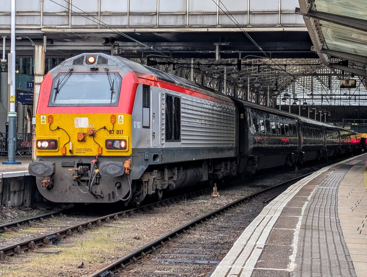 DownOnTheStour's tweet image. Year in Review 2025: April✨

No fooling around in April as I cleared my 196s for haulage, was Reunited with the Infamous DAVVEEEE 323241 &amp;amp; bagged an Avanti Footex to Manchester📸

#yearinreview #class196 #class323 #DAVE #class67 #class390 #footex #hellfire