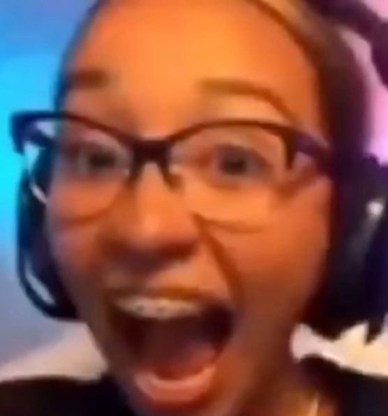 Buenos días mundo, teniendo la posibilidad de dormir hasta tarde porq ya salí de vacaciones… me DESPIERTO TEMPRANO X LA CREZTA