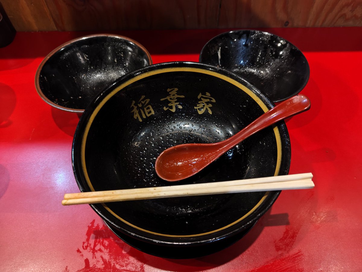 etramenmal's tweet photo. ライス大が品切れでカッとなった結果の久方ぶりのイナバーマウス。後悔などするはずもなくKK必至。

◯得製（オール右）、メンマ、ほうれん草
◯中ライス
◯豚丼

いつもながらジューシーな醤油感とゴージ���ス豊潤な鶏油。ご馳走様でした。

#稲葉家 https://t.co/Yq1TjuVELc