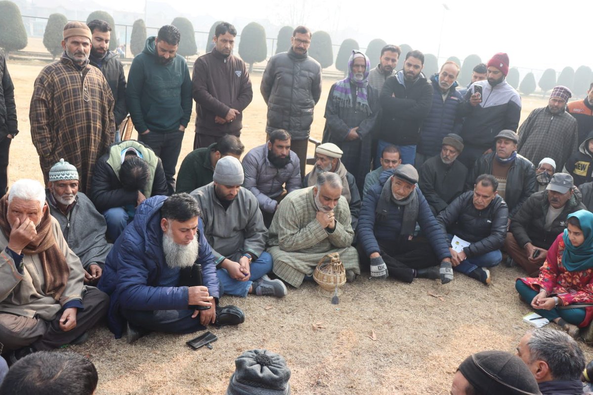 salmanalisagar's tweet photo. Visited #JenabSahibSoura & #Anchar today & held detailed interactions with local residents who apprised me of the pressing issues concerning electricity and water supply. Issued on-spot directions to all concerned departments for their immediate resolution and will be personally overseeing the redressal process to ensure timely action on the ground.
Anchar has a history of remarkable sacrifices and has always stood firmly with us. I reaffirm my commitment to ensuring that every pending developmental work in Anchar is taken to completion without delay. In this regard, I have sanctioned ₹60 lakhs from my CDF exclusively for Anchar to address urgent public requirements.
I was accompanied by officials from KPDCL, SMC, PHE, CDC and City Roads during the visit.
@JKNC_
@MLAHAZRATBAL
@IrfanZehgeer