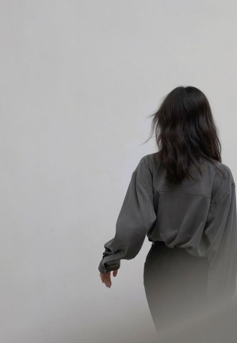 لا صار جرحك ما تداويه يمناك
محدن مداوي بالزّمن جرح غيره 

اشتر فراق اللّي يبي اليوم فرقاك
من لّا يبي قربك مفارقه خيره