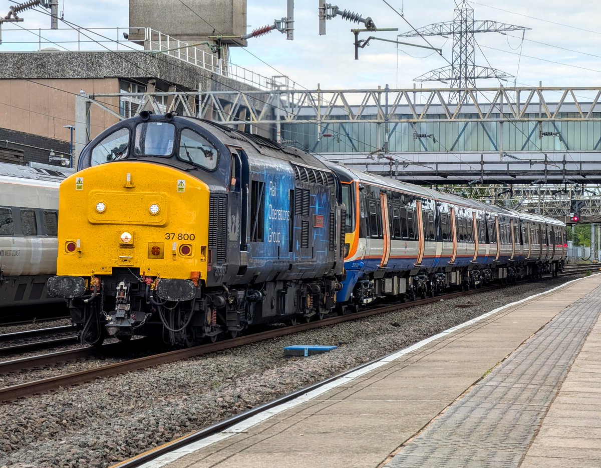DownOnTheStour's tweet image. Year in Review 2025: May✨

Quite a varied month of May from Unit drags to VLR runs on now closed test tracks, To Spanish HS and to finish off very good looking rancid traction 😂

#yearinreview #class142 #pacer #CoventryVLR #RENFE #class37 #class378