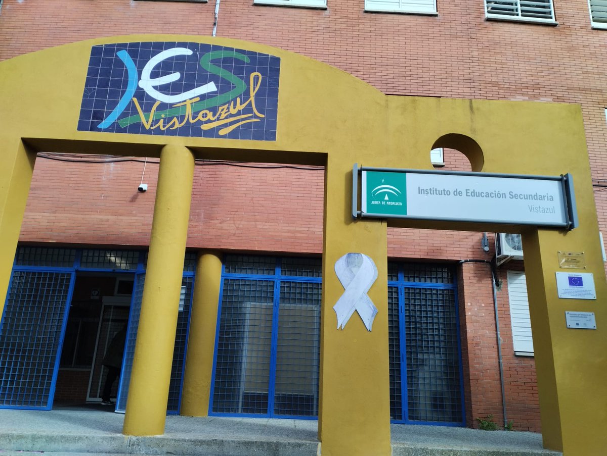 IES Vistazul. Dos Hermanas. Faltan  un ordenanza y personal de limpieza. Las trabajadoras no pueden con todo el trabajo y la Delegación no sustituye en una historia que se repite. #SomosLaEscuelaPública