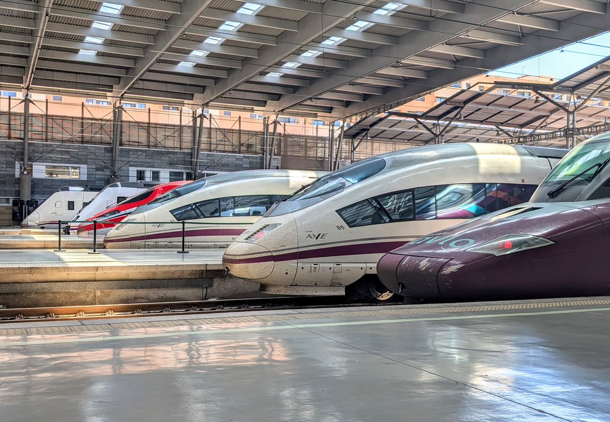 DownOnTheStour's tweet image. Year in Review 2025: May✨

Quite a varied month of May from Unit drags to VLR runs on now closed test tracks, To Spanish HS and to finish off very good looking rancid traction 😂

#yearinreview #class142 #pacer #CoventryVLR #RENFE #class37 #class378