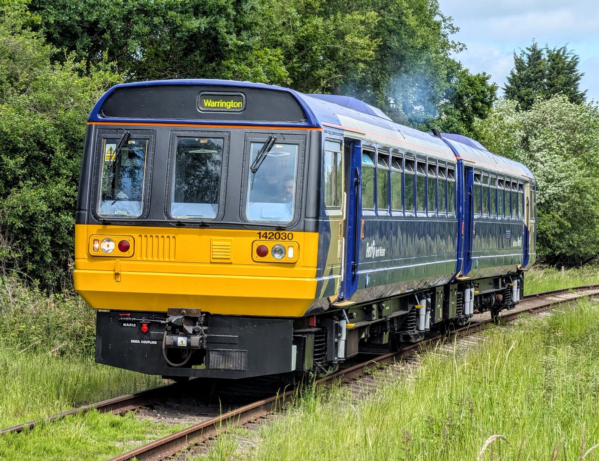DownOnTheStour's tweet image. Year in Review 2025: May✨

Quite a varied month of May from Unit drags to VLR runs on now closed test tracks, To Spanish HS and to finish off very good looking rancid traction 😂

#yearinreview #class142 #pacer #CoventryVLR #RENFE #class37 #class378