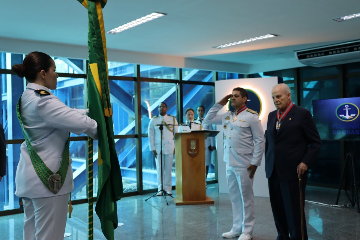 🎖️ São Paulo, 28/11. O Príncipe Dom Bertrand de Orleans e Bragança, Chefe da Casa Imperial do Brasil, assistiu à Cerimônia de Imposição da Ordem do Mérito Naval, na qual recebeu a insígnia de Grande-Oficial da Ordem.

➡️ facebook.com/promonarquia