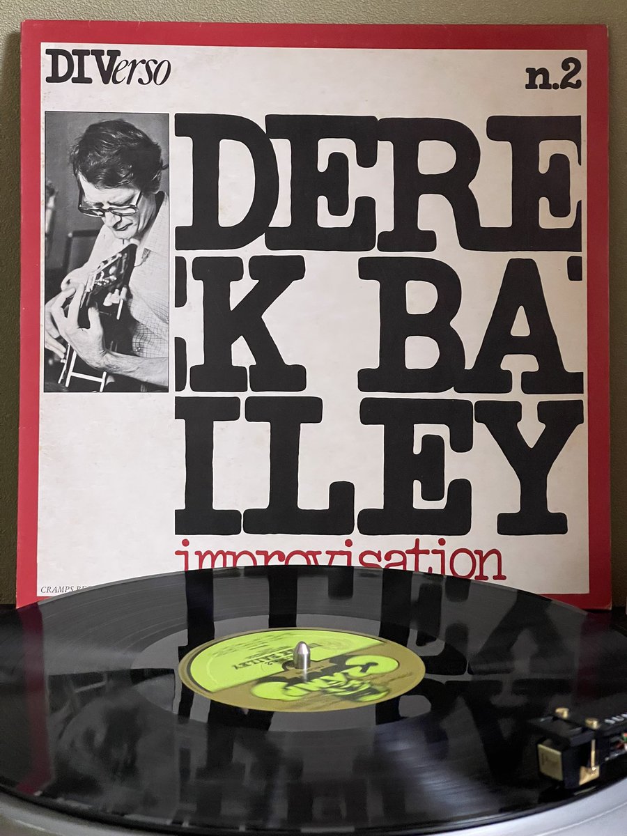 #NowPlaying 
#vinyl
なんか今日も仕事で納得いかない目にあったので気鬱です。
そういう時はDerek Baileyを聴くに限ります。
気分は晴れ晴れ。帰ってからも仕事のことなんて考える必要はないのです。
既存の価値観から離れ、音に身を委ね、心を自由に……。