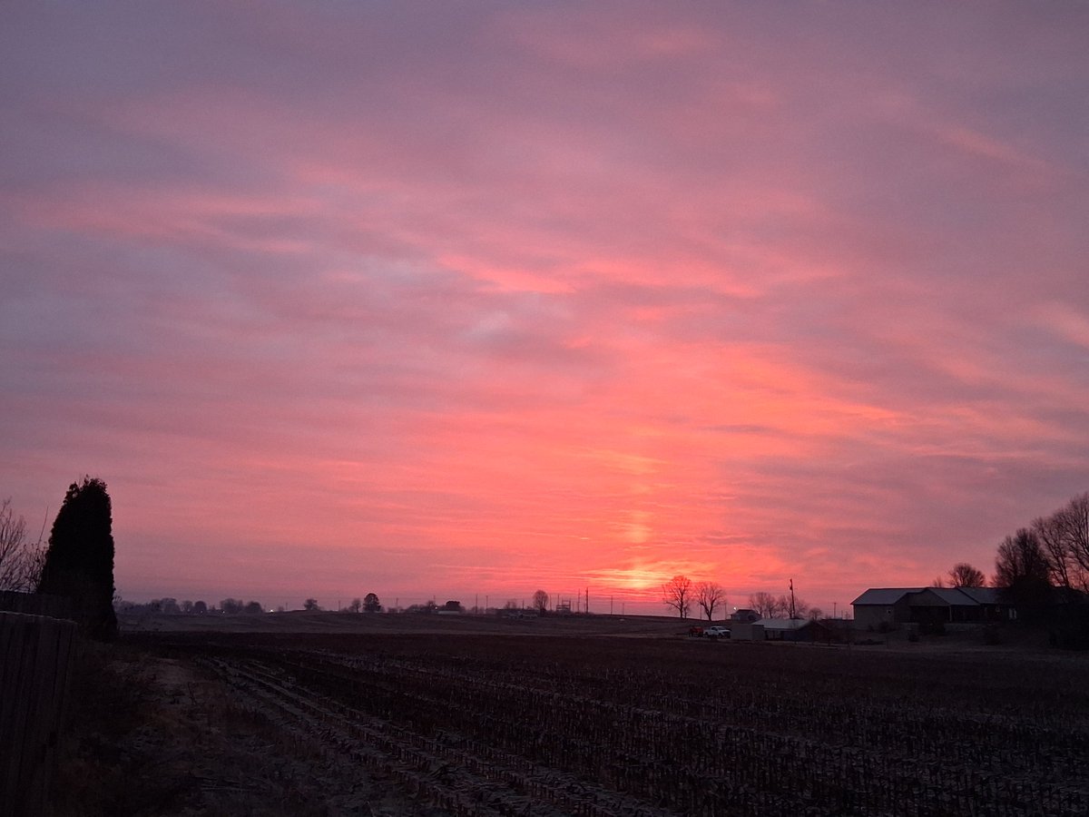 OWB_WXSpotter's tweet image. Had a little "Sun Pillar" this morning in Owensboro, #KYwx