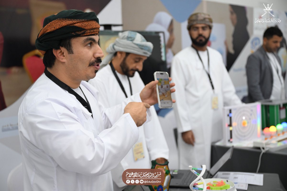 بدأ حفل الافتتاح بلوحة ترحيبية وكلمة المديريات التعليمية وكلمة المشاركين في المعرض. بعدها تم عرض فلم يبرز جهود المحافظات التعليمية في مراحل المبادرة المختلفة، ليكرّم بعدها راعي الحفل المشاركين والمتعاونين في تنظيم المبادرة، لينتقل الحضور بعدها لافتتاح المعرض المصاحب.