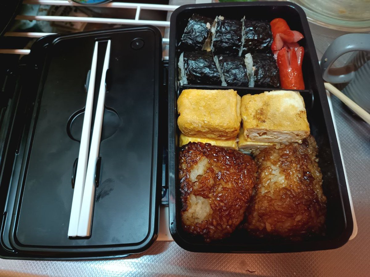 Tallowick's tweet image. I'm getting the hang of making bento! 
I think.