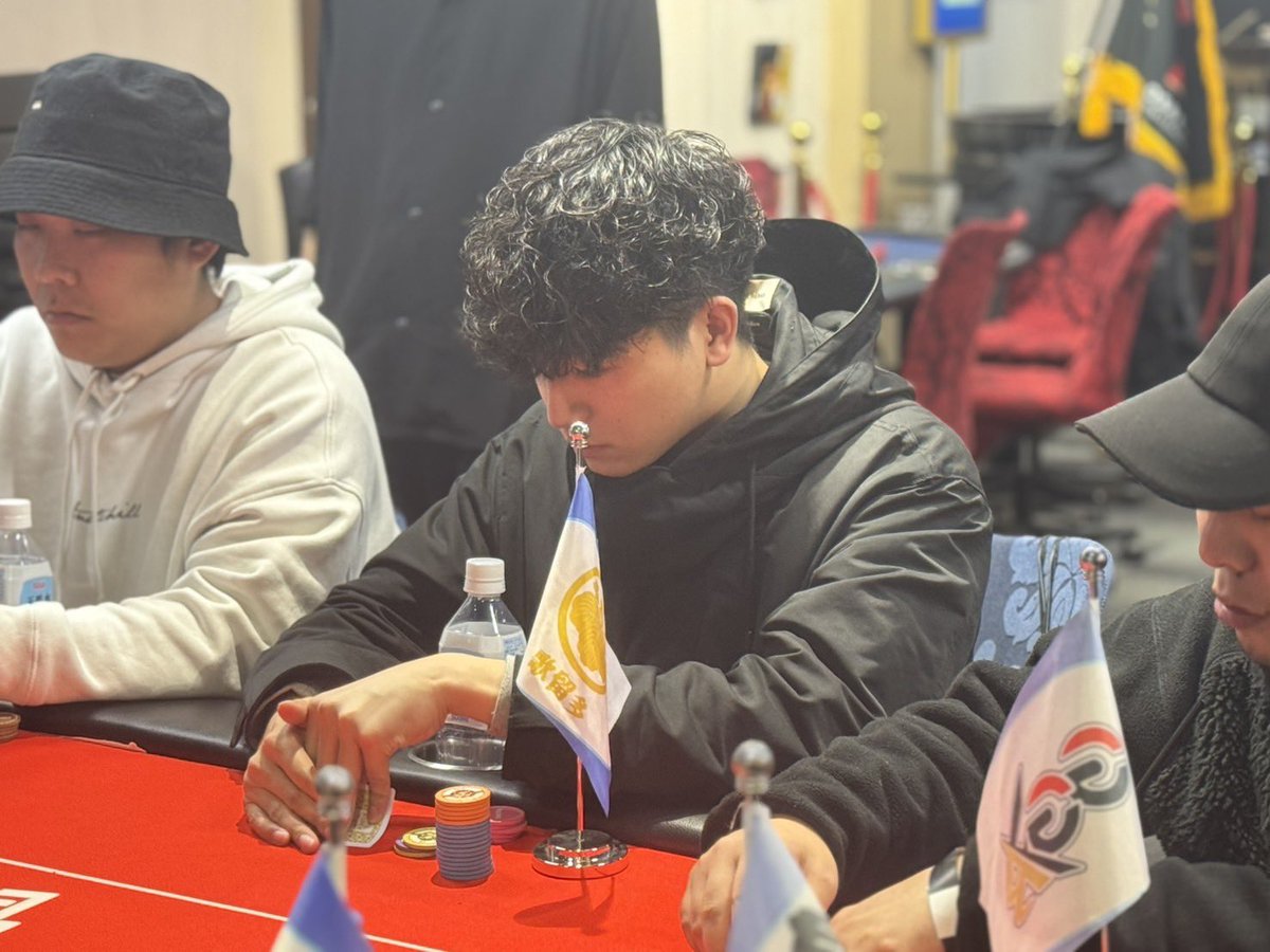 OSL_SUPERLEAGUE's tweet photo. OSL 4th『第17節 Captain Match・Mega』

🌟現在のチップリーダー🌟

🟣アメジストリーグ🟣
『ZEUS』　 おっちー 選手
▪️155,000 点

🟢エメラルドリーグ🟢
『おすしじゃぱん』　天手古舞 選手
▪️231,000 点

🔵サファイアリーグ🔵
『歌留多』　comoli 選手
▪️201,500 点

…………………………………………………
本日配信卓🎥：アメジスト🟣

《🎥本日の配信URL👇》
https://t.co/2rdB2h54om

応援コメントお待ちしてます📣✨