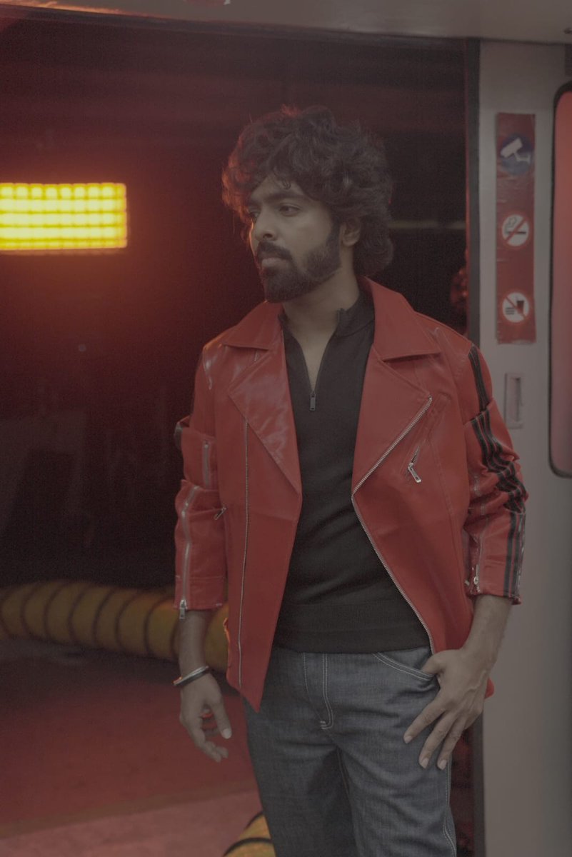 cine_aura's tweet photo. 19 Years of unstoppable musical brilliance by @gvprakash!
From soul-stirring melodies to raging mass tracks — Aadukalam, Theri, Asuran, Darling etc
He has done it all.
Respect to the versatile king!
#19YearsofGVPRoar #GVPrakash https://t.co/02TmcTaLOS