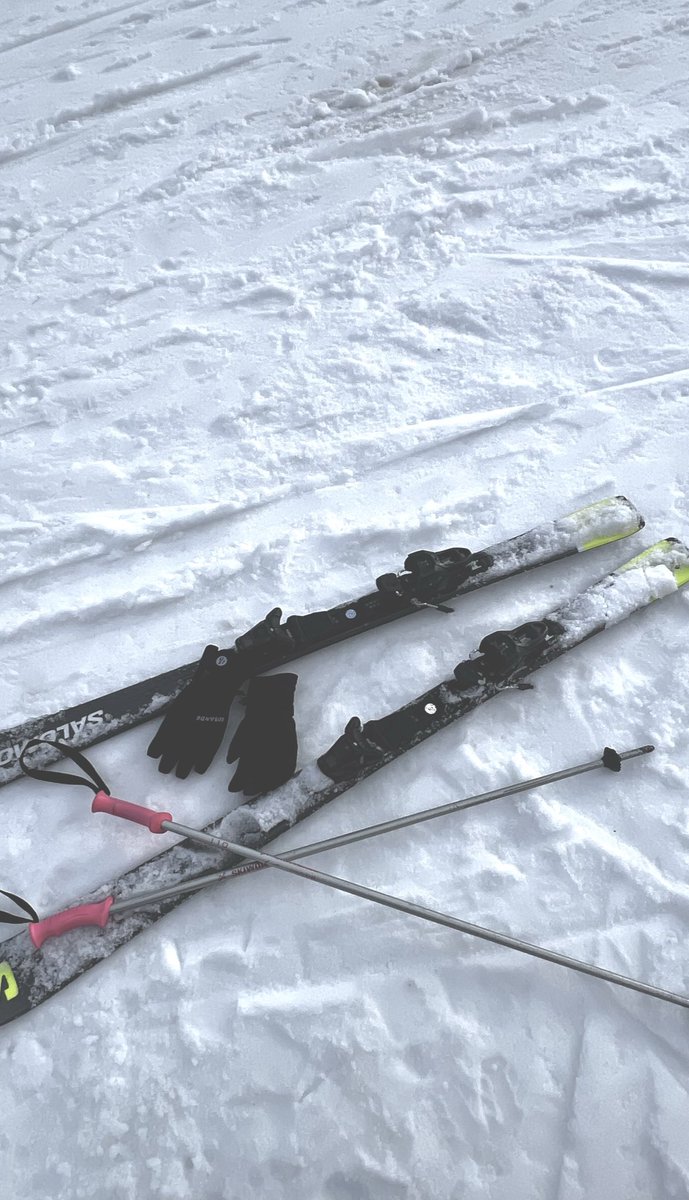 godjoyeong's tweet photo. 오늘 인생 첫 스키를 탔어요⛷️❄️ https://t.co/bkzlepfJ8q