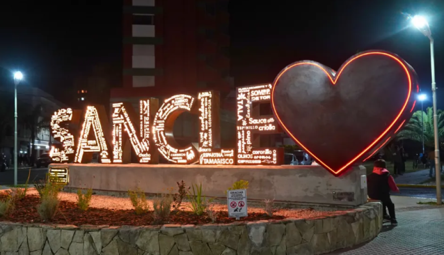 San Clemente encendió su "Mágico Diciembre" y marcó el inicio de la temporada navideña
infobonaerenses.com.ar/nota/42071/san…