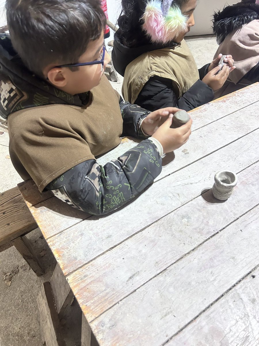 carltonj_i's tweet image. The children made beaker pots using clay. 🏺They rolled the clay and then used their hands and simple tools to form and decorate their pots.#ClayCreations#PotteryProject #ClayArt #HandsOnLearning