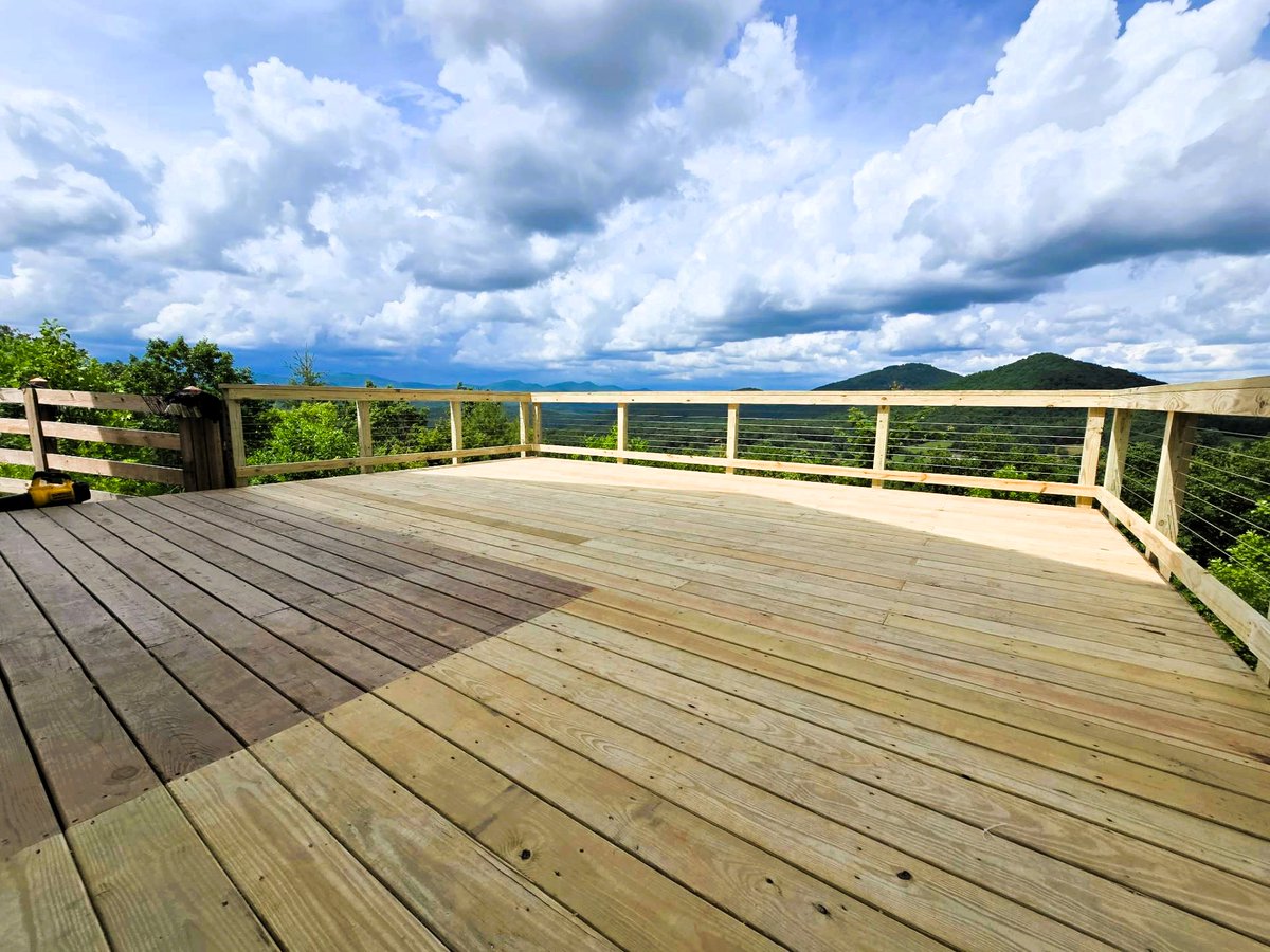 ngedecks1's tweet image. A deck isn't just wood and nails — it's a front-row seat to the best views in Georgia 🌄 Built by North Georgia Elite Decks.#NorthGeorgiaEliteDecks #CustomDecks #DeckReplacement #DeckInstallation #OutdoorLiving