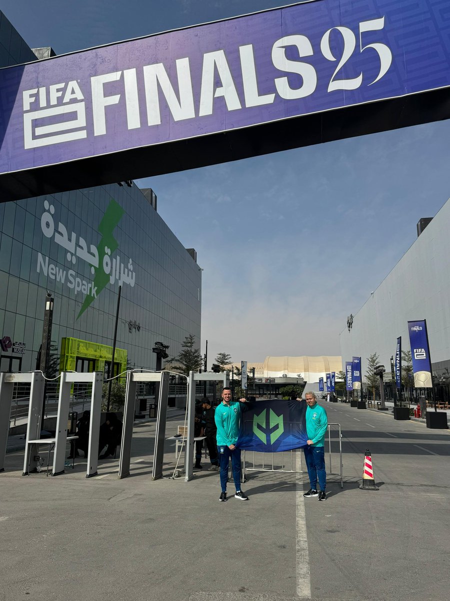 Nossos jogadores de eFootball já estão em Riyadh junto com a seleção, e estão prontos pra representar o Brasil 🇧🇷 

Amanhã às 05h, eles iniciam a caminhada no Finals da FIFAe World Cup, contra o Chile!

Bora torcer 🔥

#GoIMP #IMPefootball