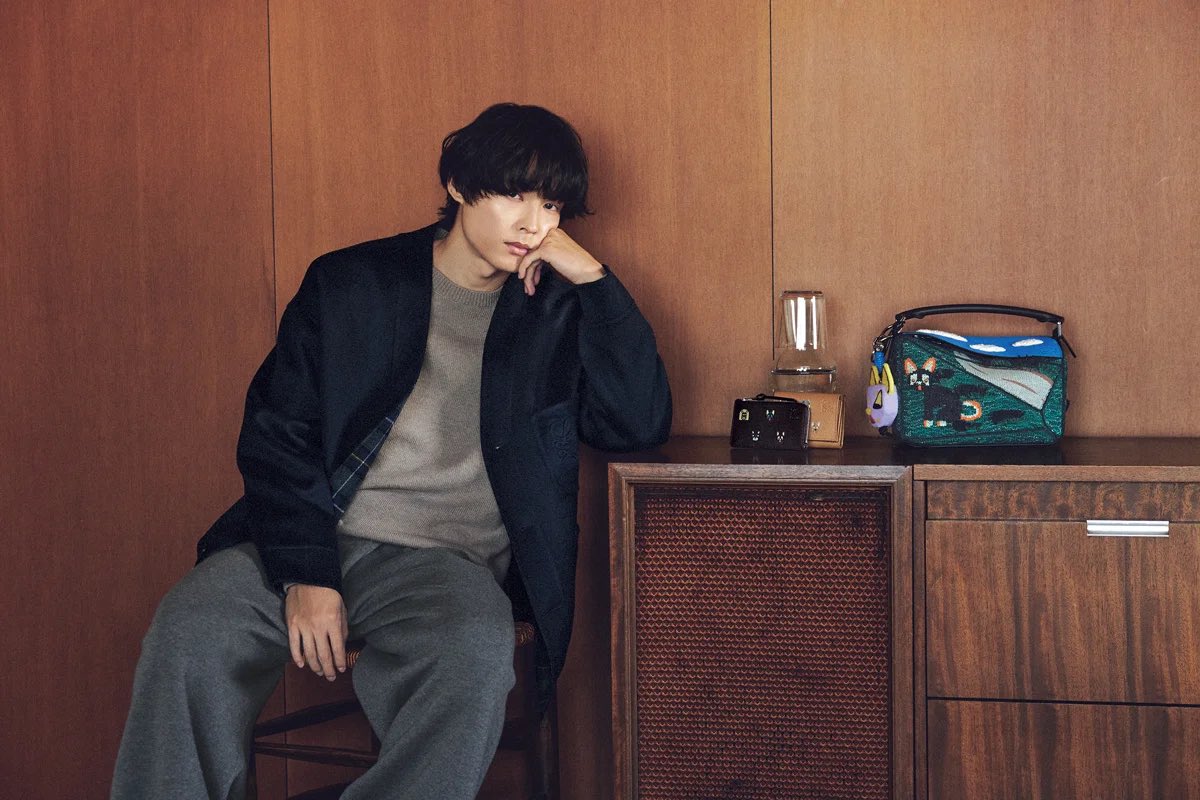 【SixTONES 松村北斗着用】LOEWE ロエベ マフラー　プレゼント ロエベを纏った冬の北斗さん良〜〜〜〜〜❄️🎀🤍マフラーぬくぬくで