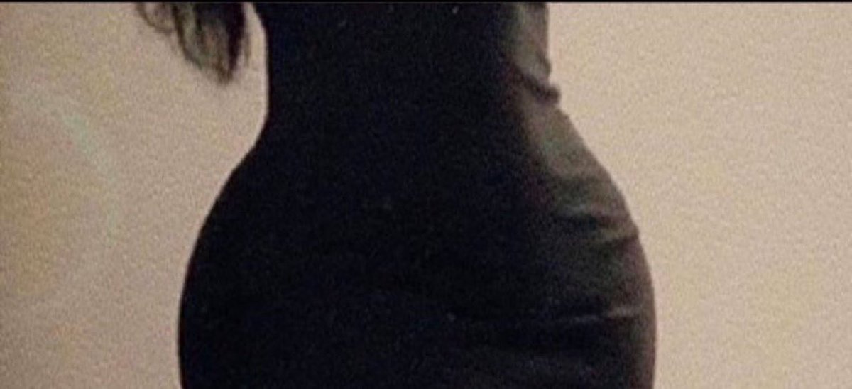 يافاتنه ، ماني ،، نبي ، ولا رسول
اقاوم الخصر النحيل اليا انثنا

غير الاناقه والملامح والقبول
آنتي حضورك نور والعالم سنا

ان غبتي انتظرك على باب الوصول
واللى حضرتي ضعت مدري وين انا

كن المشاعر كل ما اشوفك تقول
الله لنا ،  الله لنا  ، الله لنا