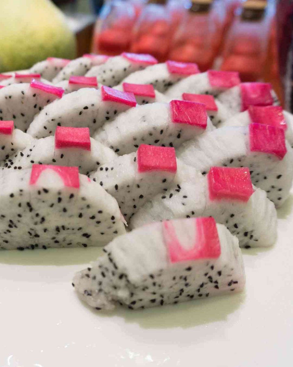 maksud28's tweet photo. ๐ Want to enjoy dragon fruit effortlessly? Learn how to cut it properly โ from halves to cubes โ so you get the most out of this tropical treat.
๐https://t.co/w2lgWq1cfk
#DragonFruit #FruitPrep #HealthyEating #KitchenTips #TropicalFruit https://t.co/otHBxiFYHn