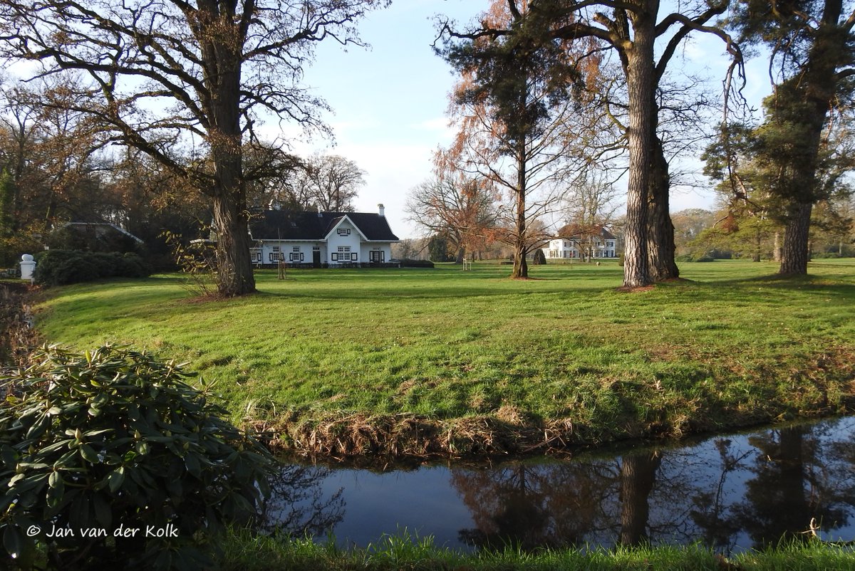 BekiekTwente's tweet photo. Huis Zonnebeek (gebouwd in 1906) was het woonhuis van textielfabrikant Jan Bernard van Heek (1863-1923) en zijn Amerikaanse vrouw Edwina Burr Ewing (1872-1945). 
https://t.co/vWdEbo2w4F
#Enschede #Eanske #EanskeIsOnmeunigMooi
#Twente #BekiekTwente https://t.co/X0oojWgxay