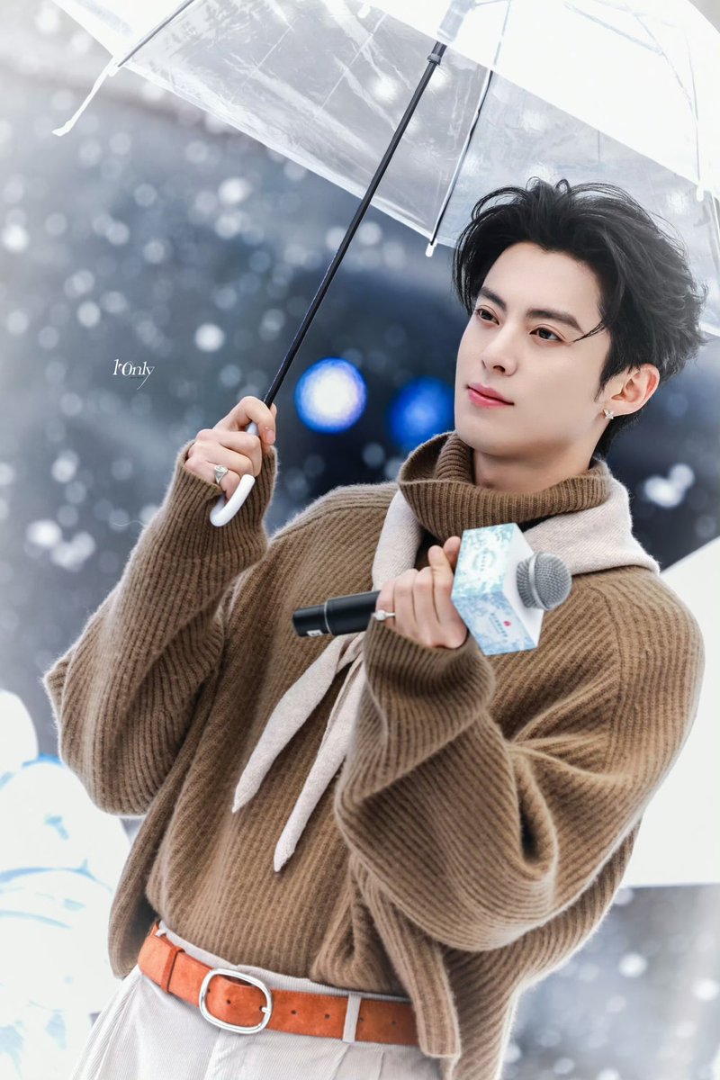 SENGNAKHONE4's tweet photo. ตี้คือหล่อไม่ไหว💜ขออนุญาตเจ้าของภาพ #DylanWang  #dylan_wabg_1220 #dylan_wang #หวังเฮ่อตี้ /09/12/2025 https://t.co/3NvqQDGrIK