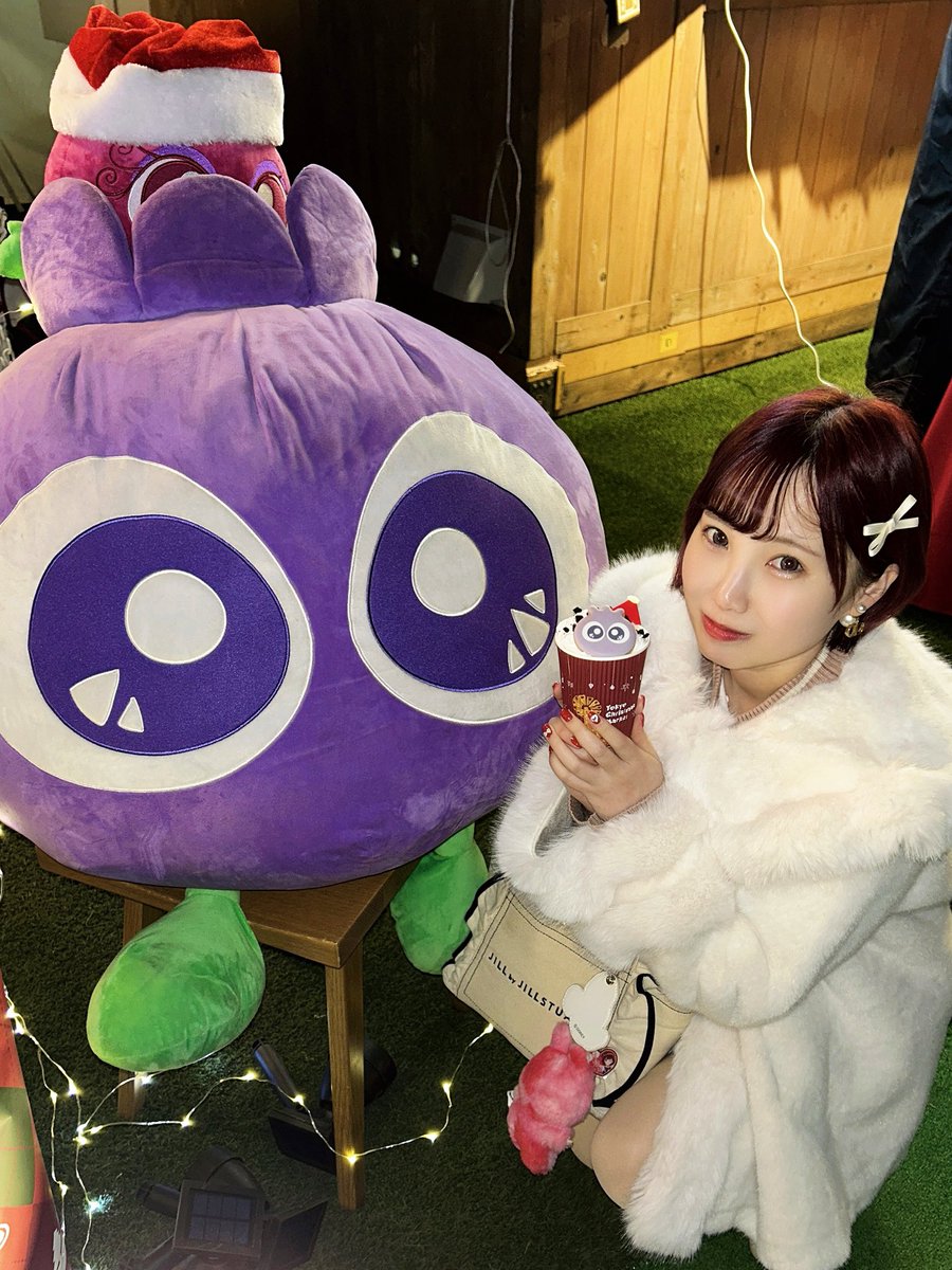 2943momoakiba's tweet photo. 東京クリスマスマーケットの
ブルブルくんカフェで
ブルブルくんに会ってきたよー🩷
京都ぶりですね🫐🩷ブルブルくんの
ホットココアがとっても可愛くって
美味しかった♡
クリスマスマーケット🎄も
キラキラしてて最高でした🌟🌟🌟

#わかさ生活 
#東京クリスマスマーケット https://t.co/HVqac3Pbrx
