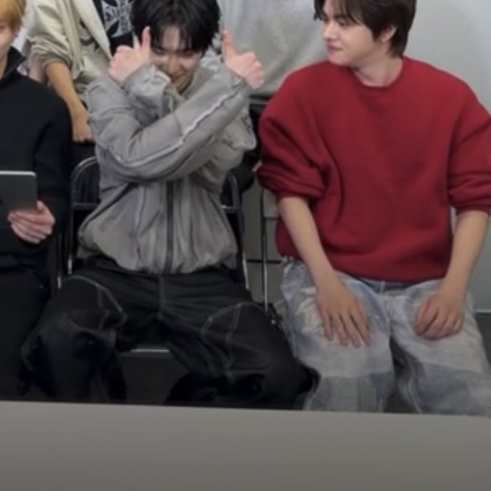 1boyy25's tweet photo. 얼씨구 https://t.co/rscLMg1osW