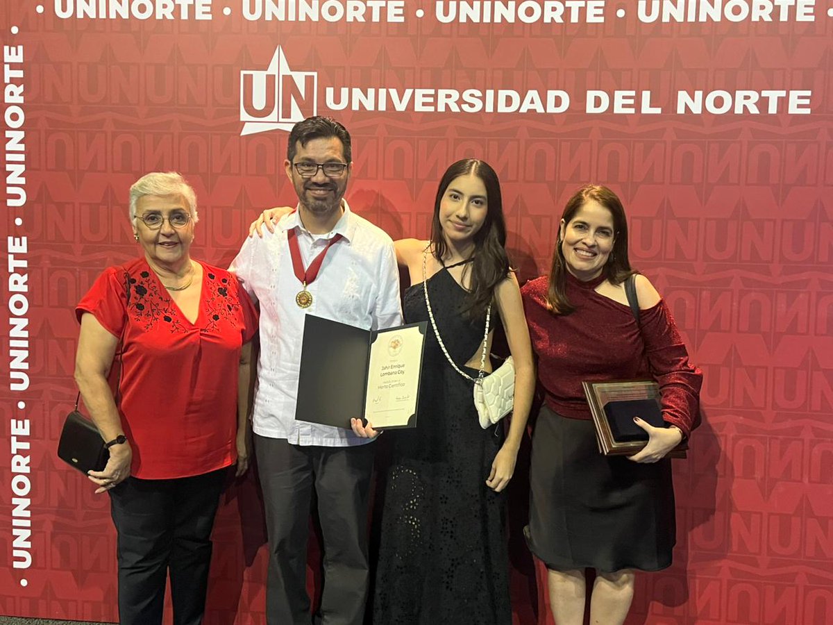 jahirl's tweet photo. Medalla Orden al Mérito Científico en la Universidad del Norte distinción que comparto con Dios, mi familia (incluida la extendida) y mis coautores sin quienes esto no habría sido posible. Permítanme no nombrarlas acá, pero acéptenme compartirles esta distinción para agradecer. https://t.co/esnTrkv9nz