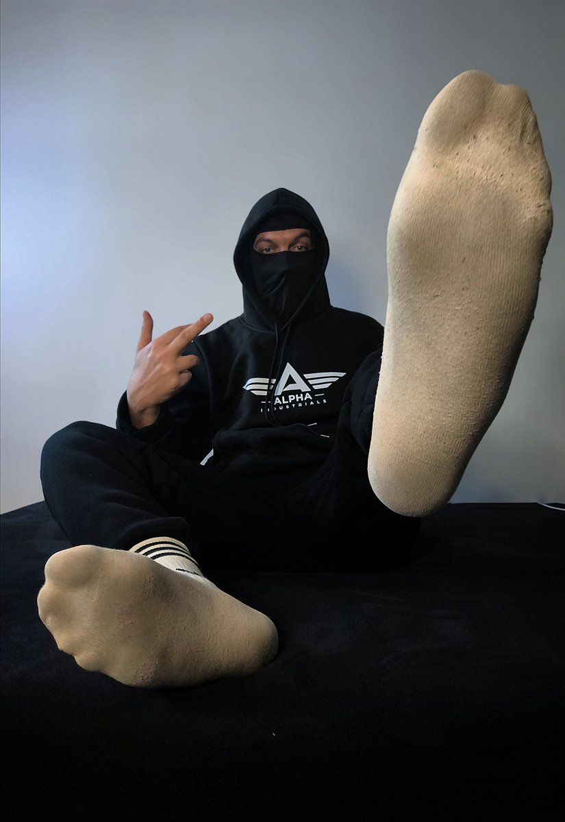 sneaks_funfeet's tweet photo. It's time to get down on your knees and serve!
Want more? 🫰DM!
#feet #socks #smellysocks #whitesocks #dirtysocks #retw #findom #alphafeet #domination https://t.co/vujtq8WG5x