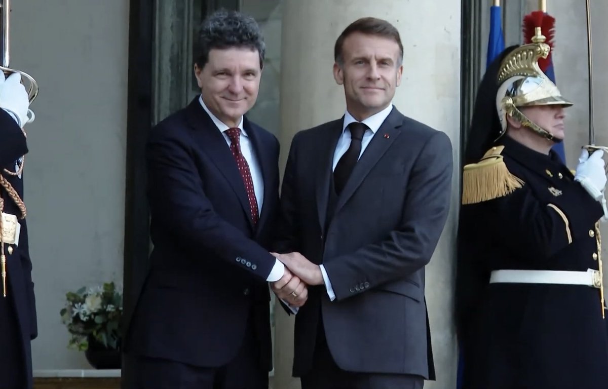 Professor X tweet media